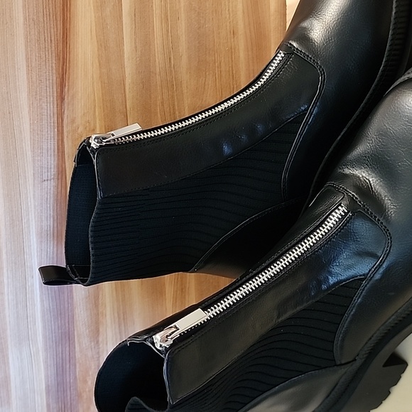 BCBG STYLE MONTANA WOMAN'S 9.5 LEATHER/ZIPPER SWEATER COMBAT BOOTS NWOB - Picture 7 of 16